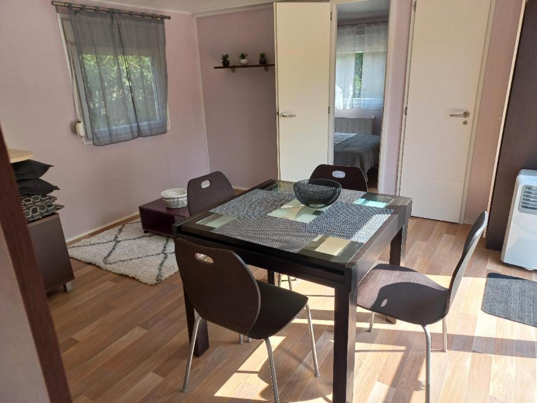 Les Chalets Salineens Salies-du-Salat Εξωτερικό φωτογραφία